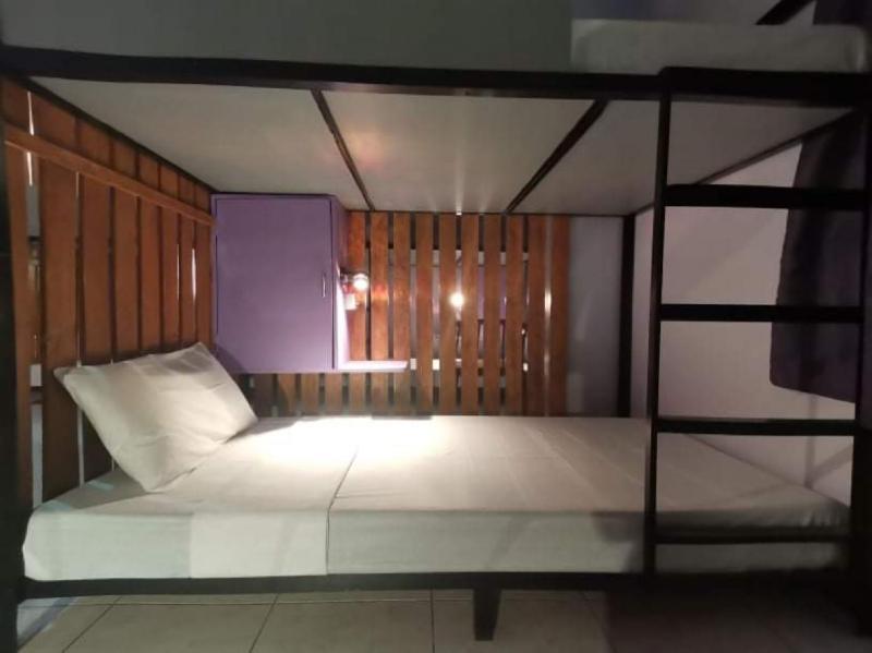 Sean'S Boat Hostel Manila Exterior photo
